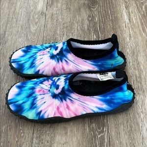 Air balance tie dye beach/swimming shoes size 2